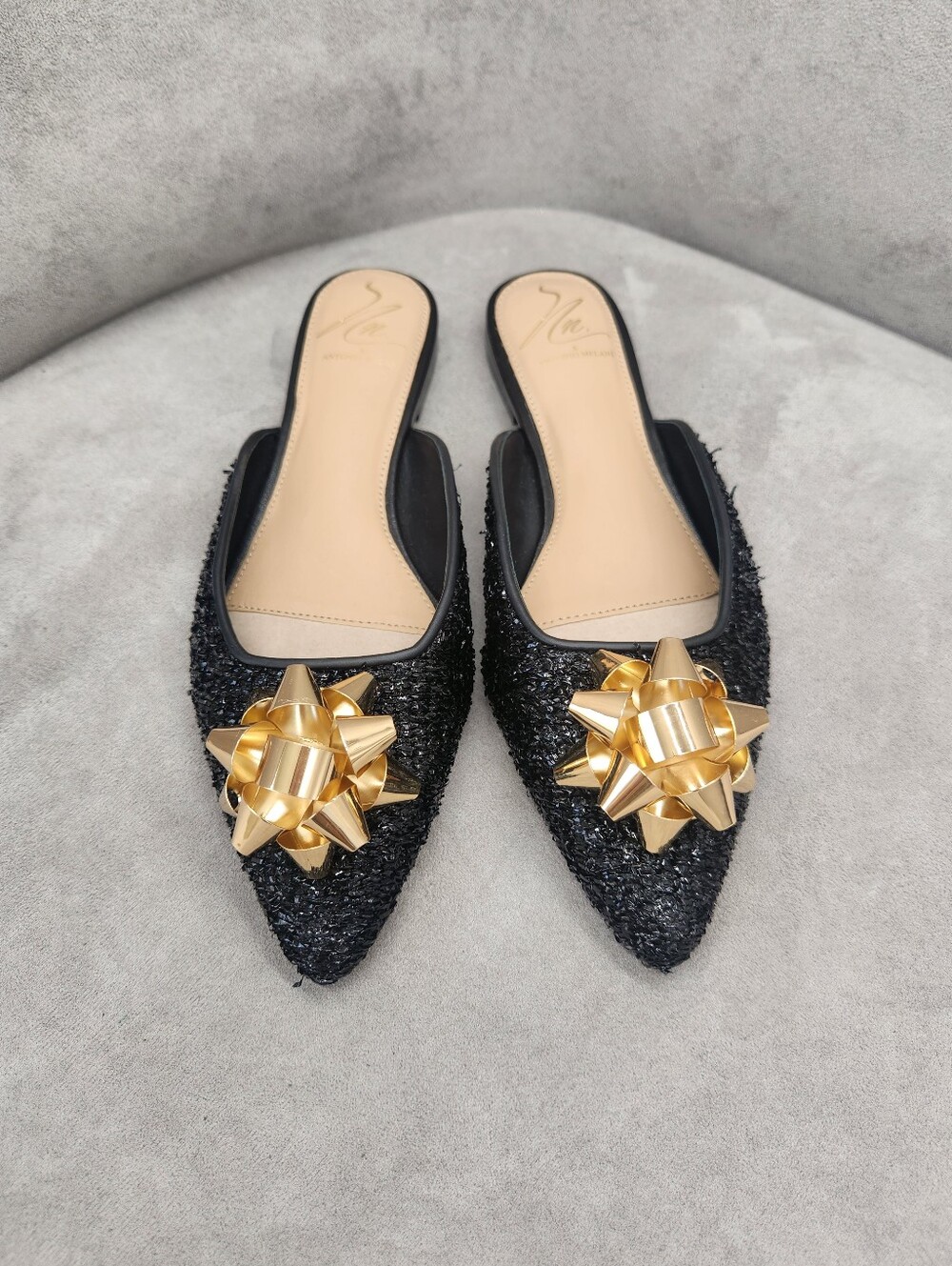 Antonio Melani The Nat Note Mules 9.5 Black Gold Bow Textured Estrella New $170